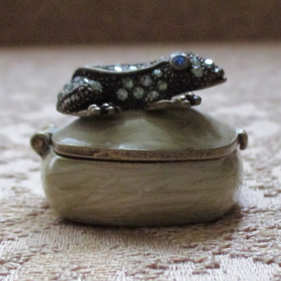 papyrus - jeweled frog - pill/trinket box - Picture 2 of 5